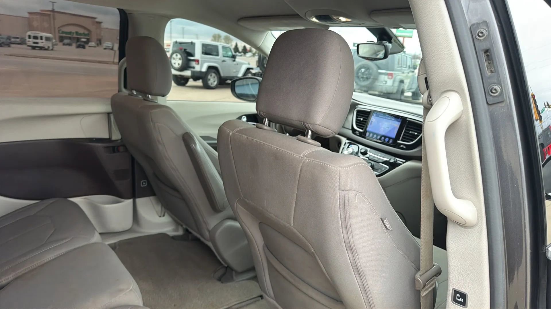 Used 2017 Chrysler Pacifica Touring image 78