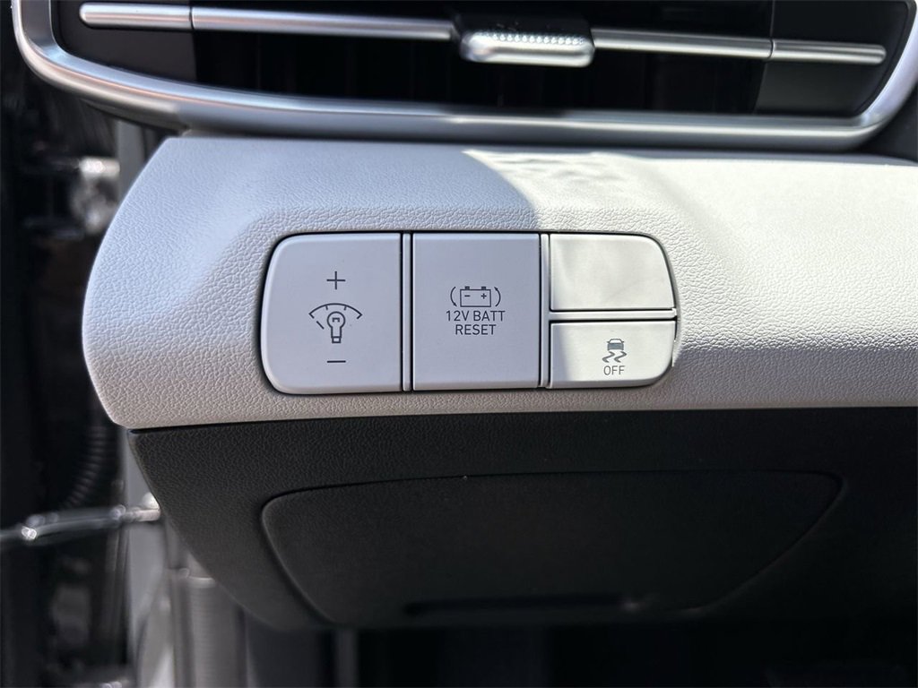 New 2025 Hyundai Elantra Limited image 25