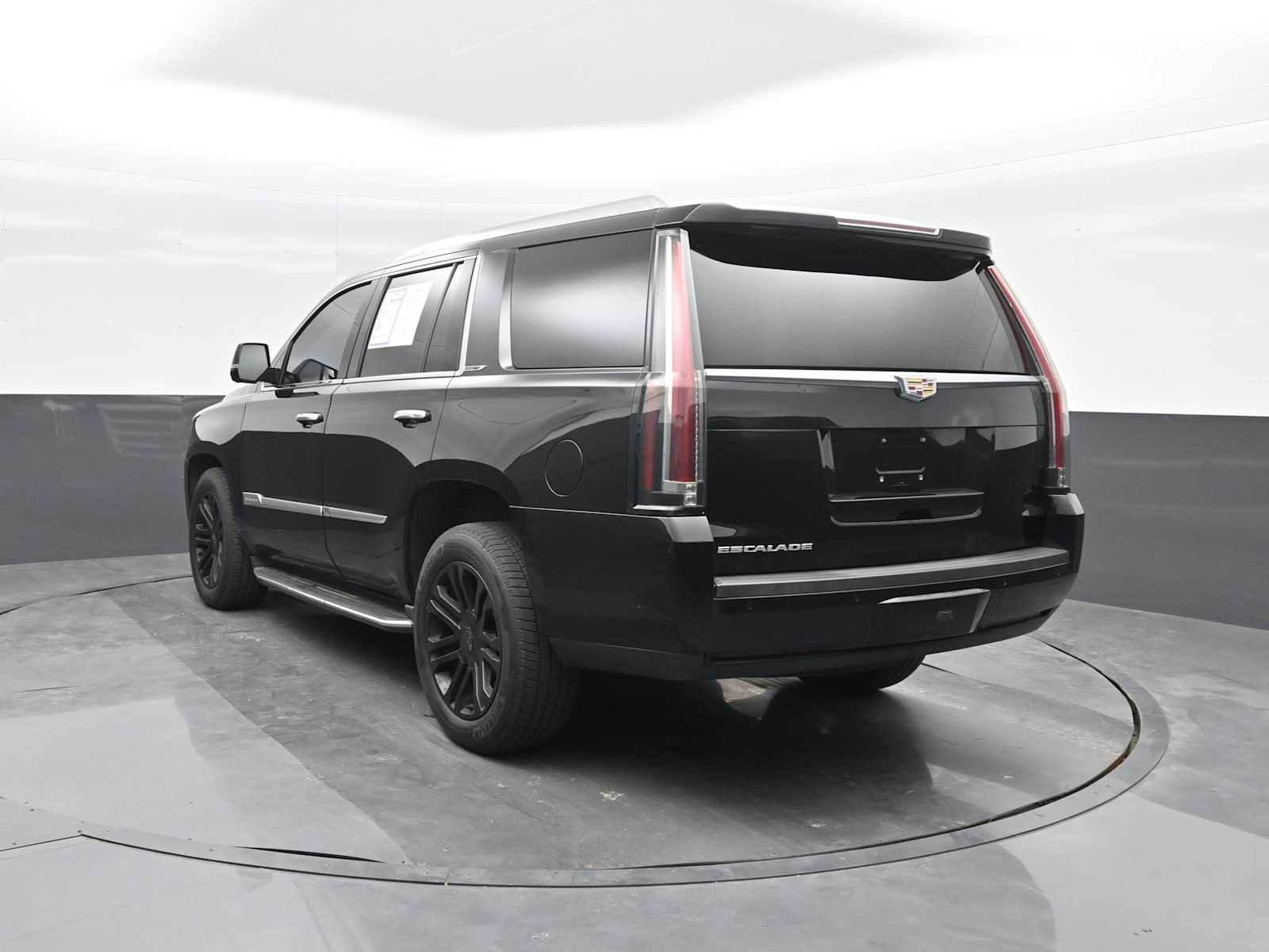Used 2018 Cadillac Escalade 4WD image 6