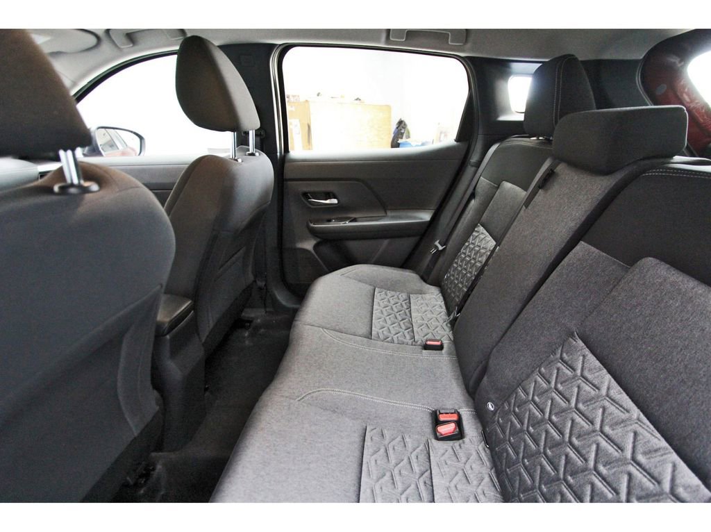 Used 2026 Nissan Kicks SV FWD image 9