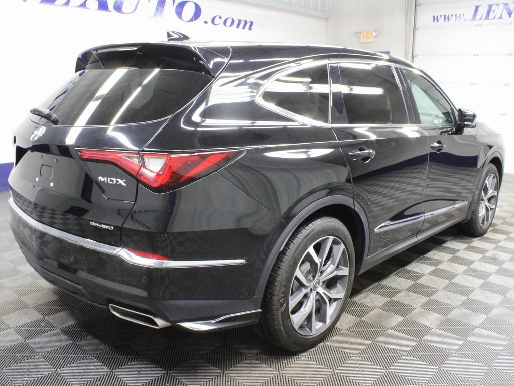 Used 2023 Acura MDX SH-AWD w/ Technology Package image 4