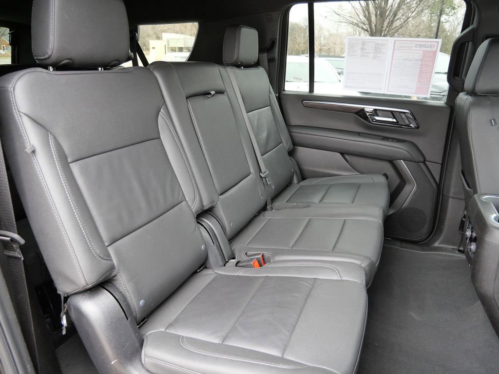Used 2025 Chevrolet Suburban Z71 image 20