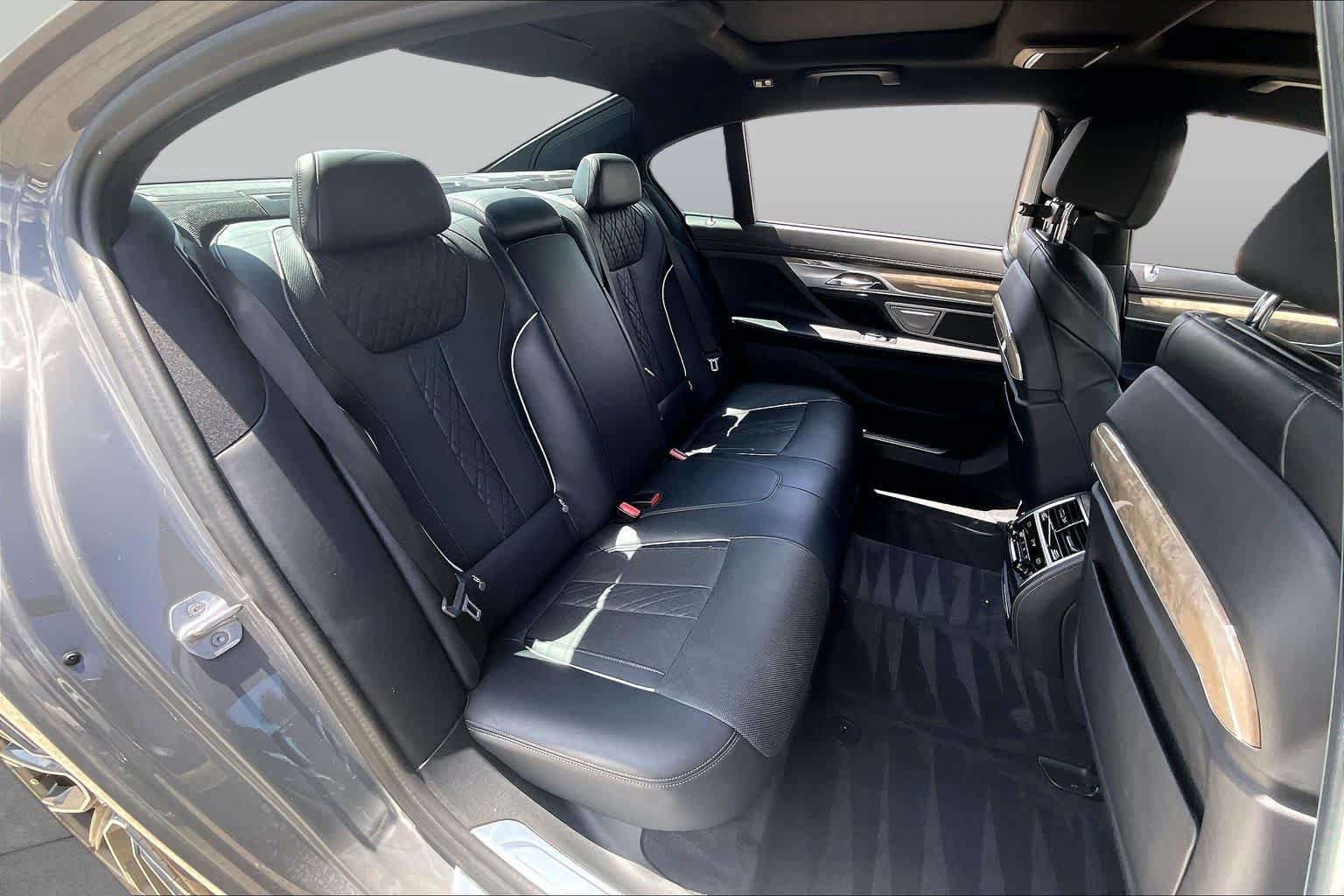 Used 2020 BMW 750i xDrive w/ Executive Package AWD/4WD image 18