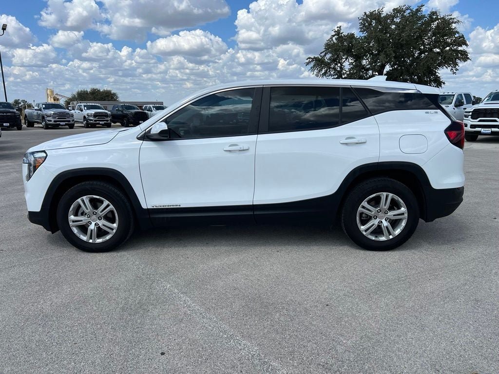 Used 2024 GMC Terrain SLE FWD image 2