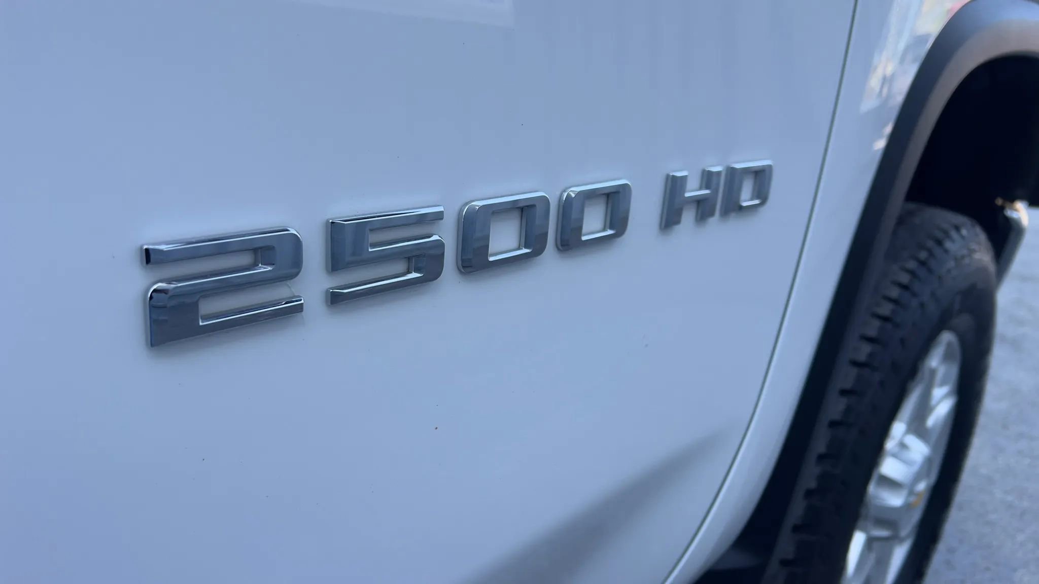 Used 2023 Chevrolet Silverado 2500 LT w/ Convenience Package AWD/4WD image 2