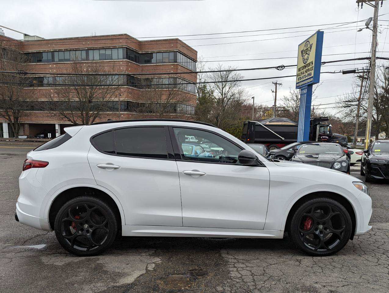 Used 2022 Alfa Romeo Stelvio Veloce image 6