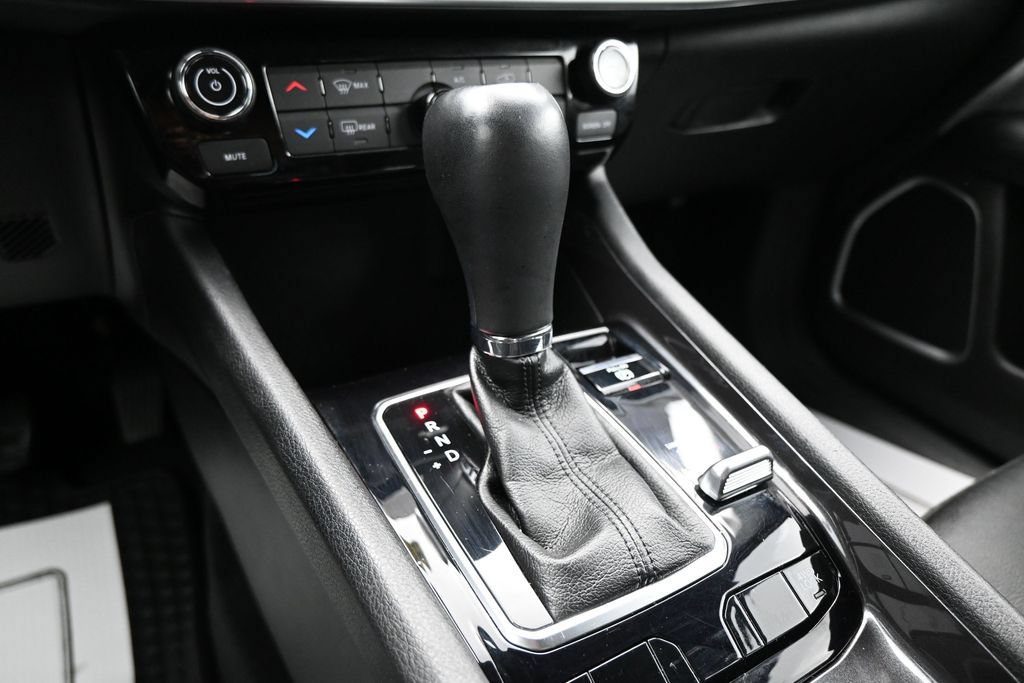 Used 2024 Jeep Compass Latitude AWD/4WD image 19