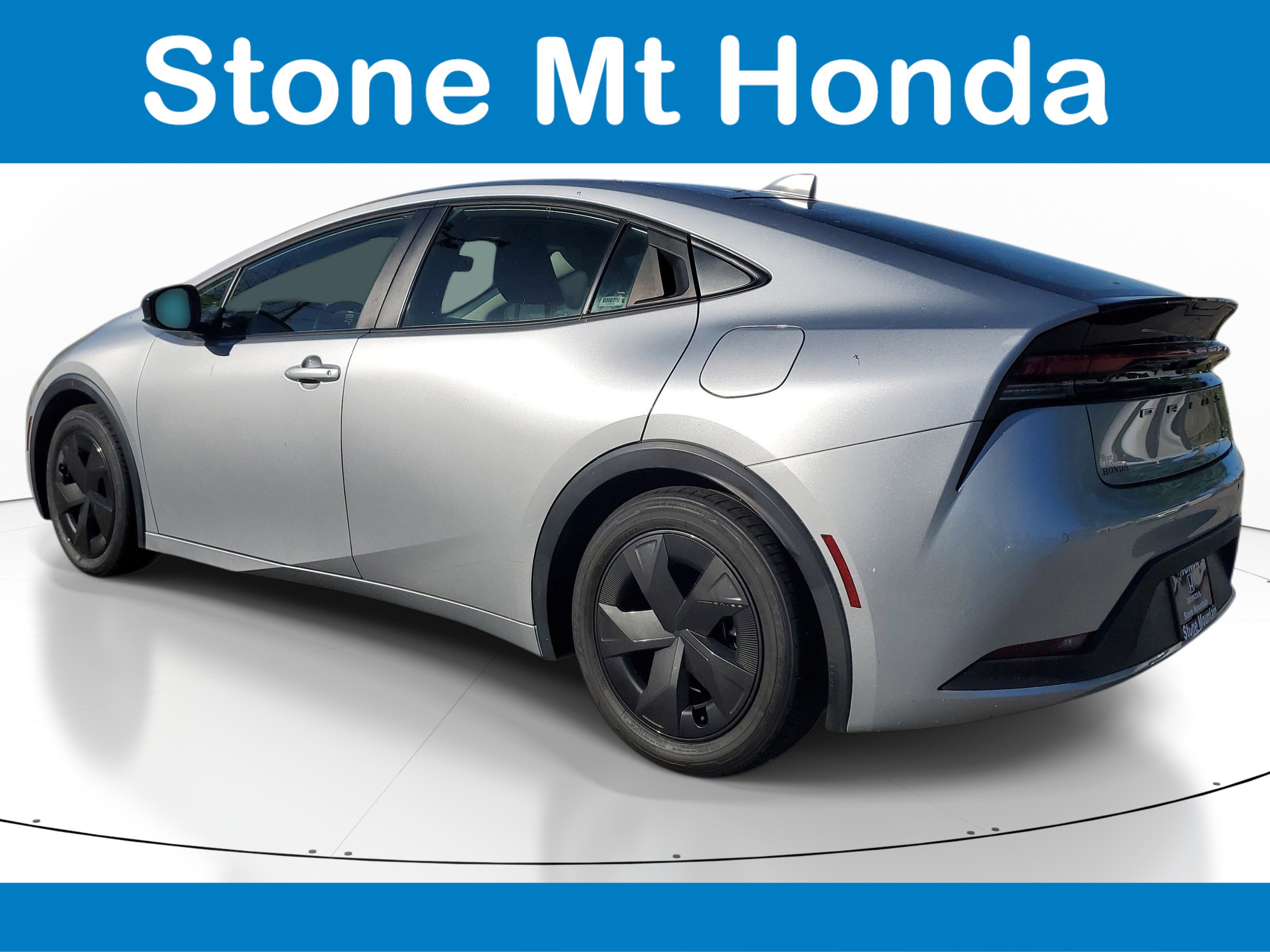 Used 2024 Toyota Prius LE image 4