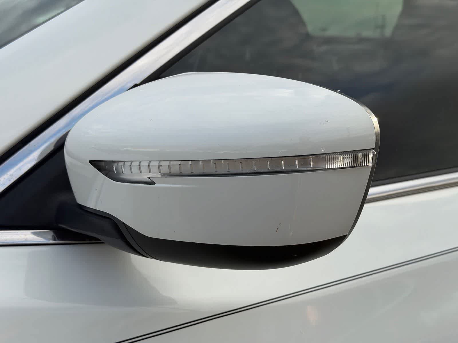Used 2014 Nissan Rogue SV FWD image 31