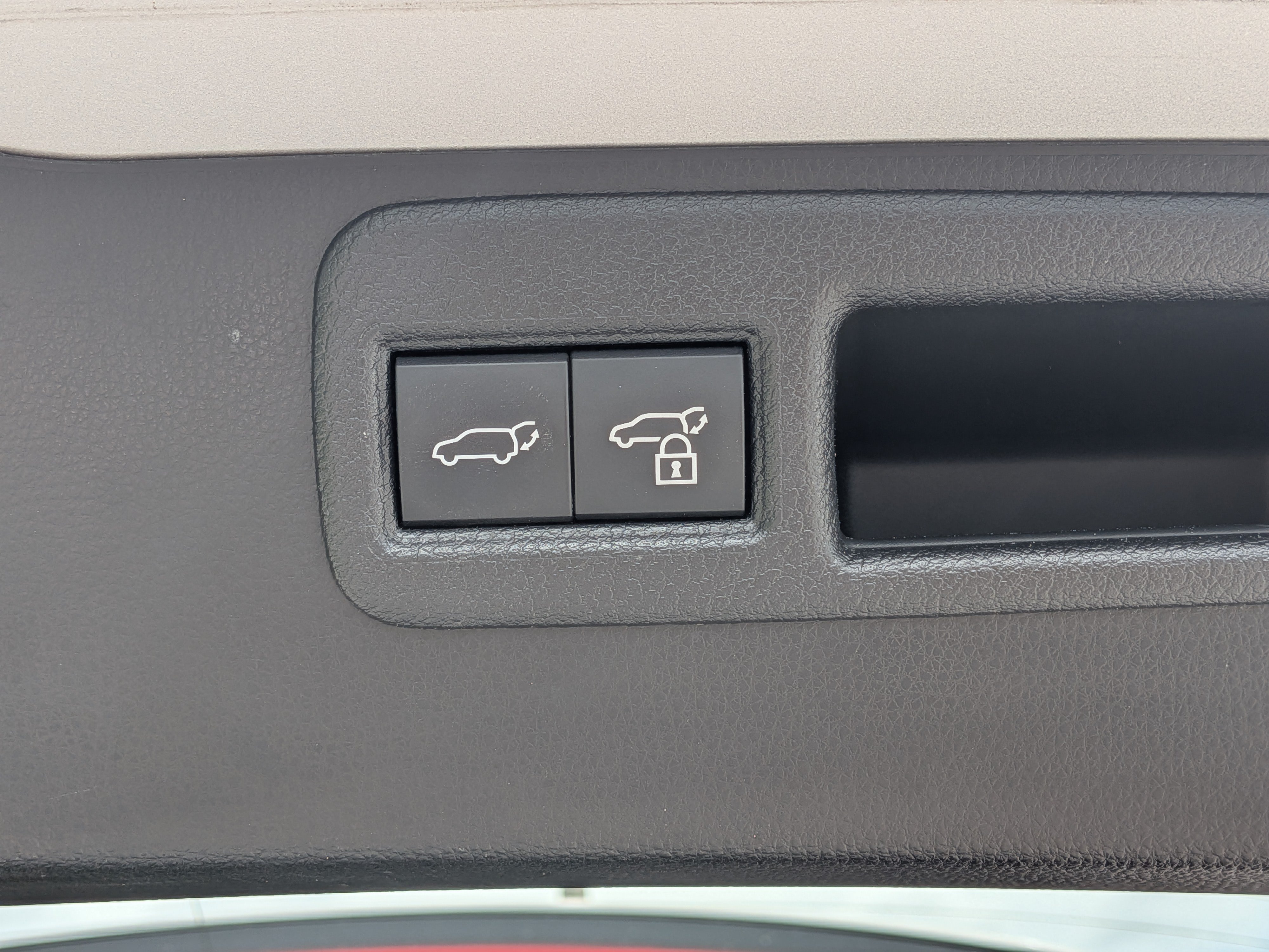 Used 2021 Toyota Venza Limited AWD/4WD image 14
