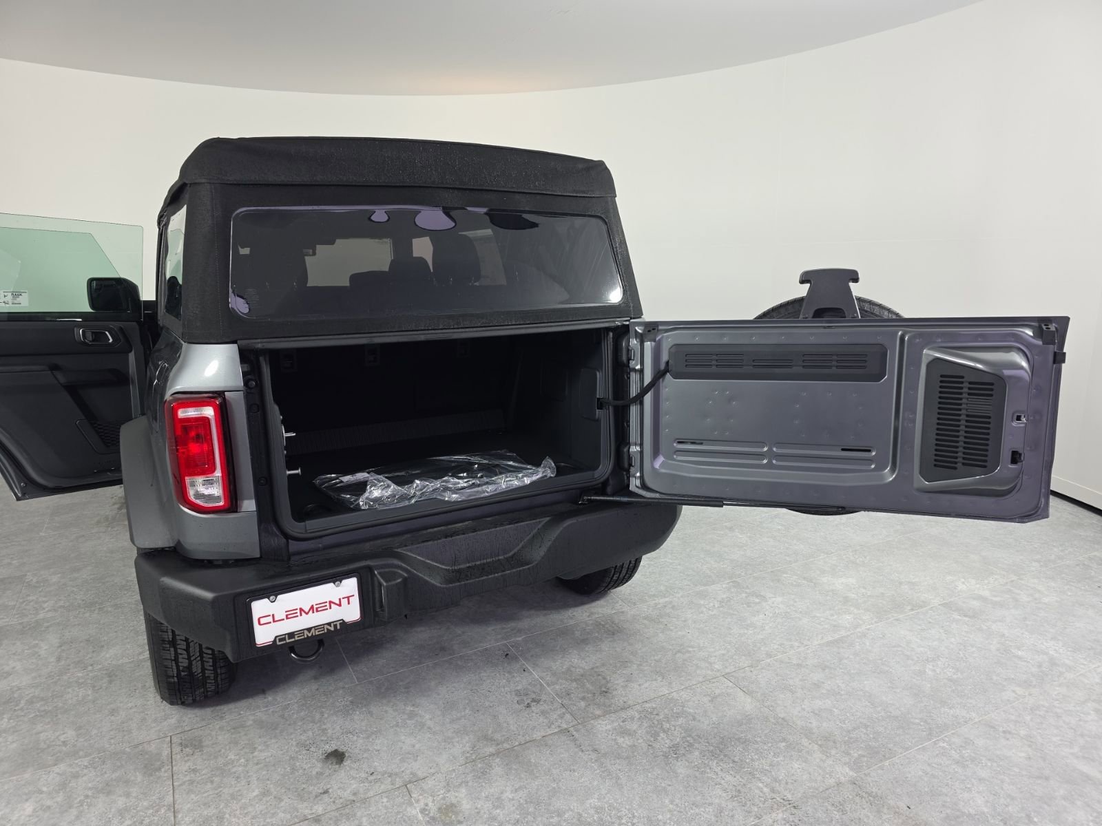 New 2025 Ford Bronco 4-Door image 9