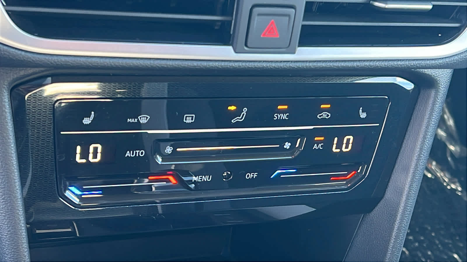 Used 2025 Volkswagen Taos SE image 14