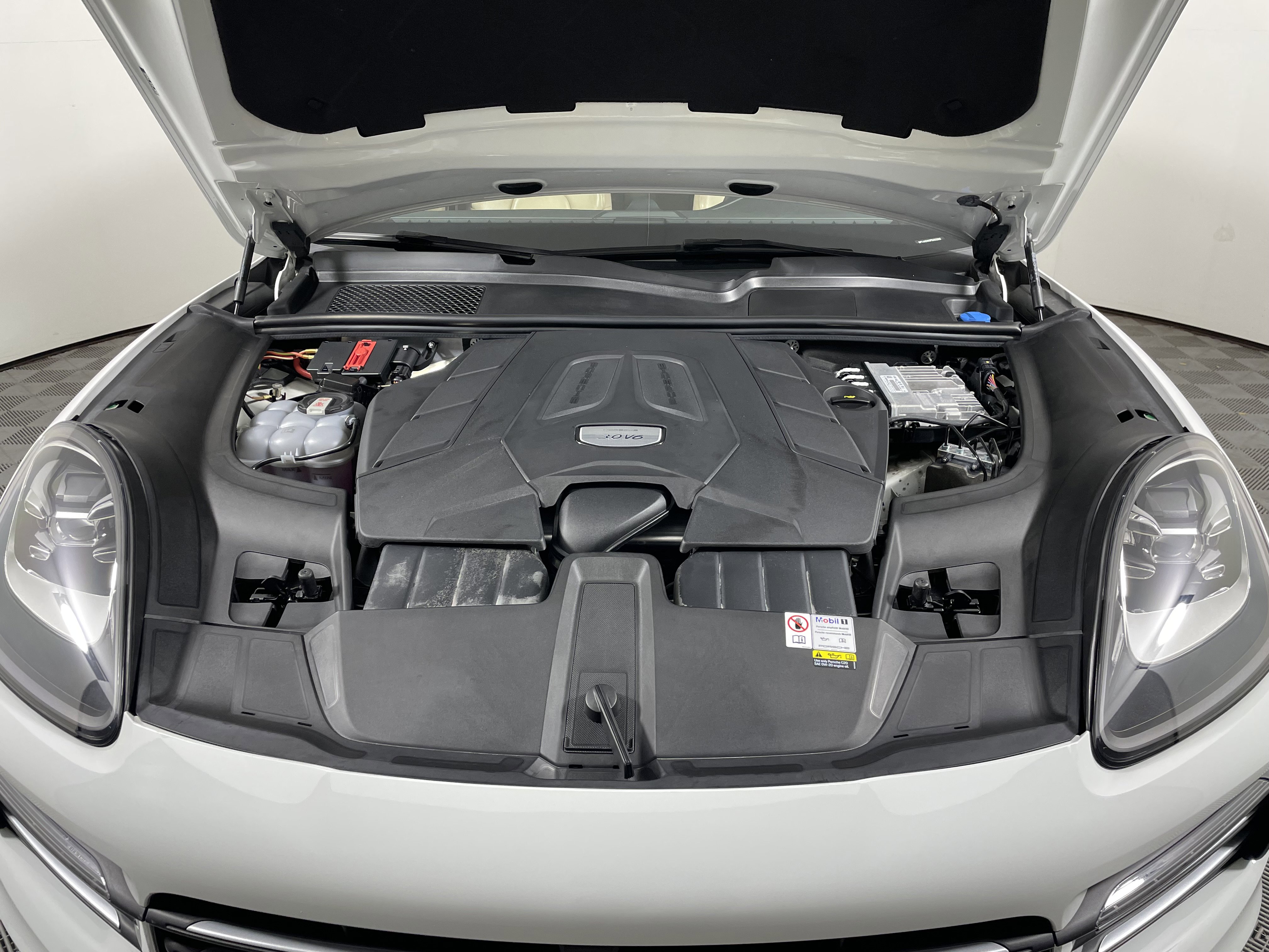 Used 2023 Porsche Cayenne image 22