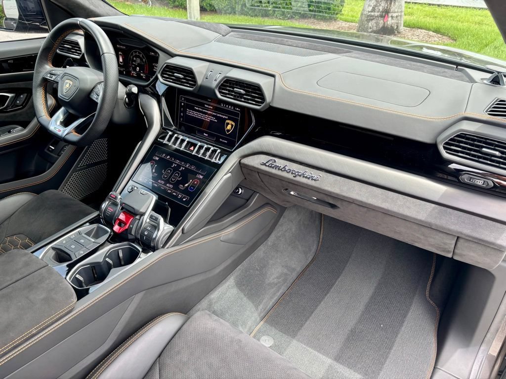 Used 2024 Lamborghini Urus S AWD/4WD image 25