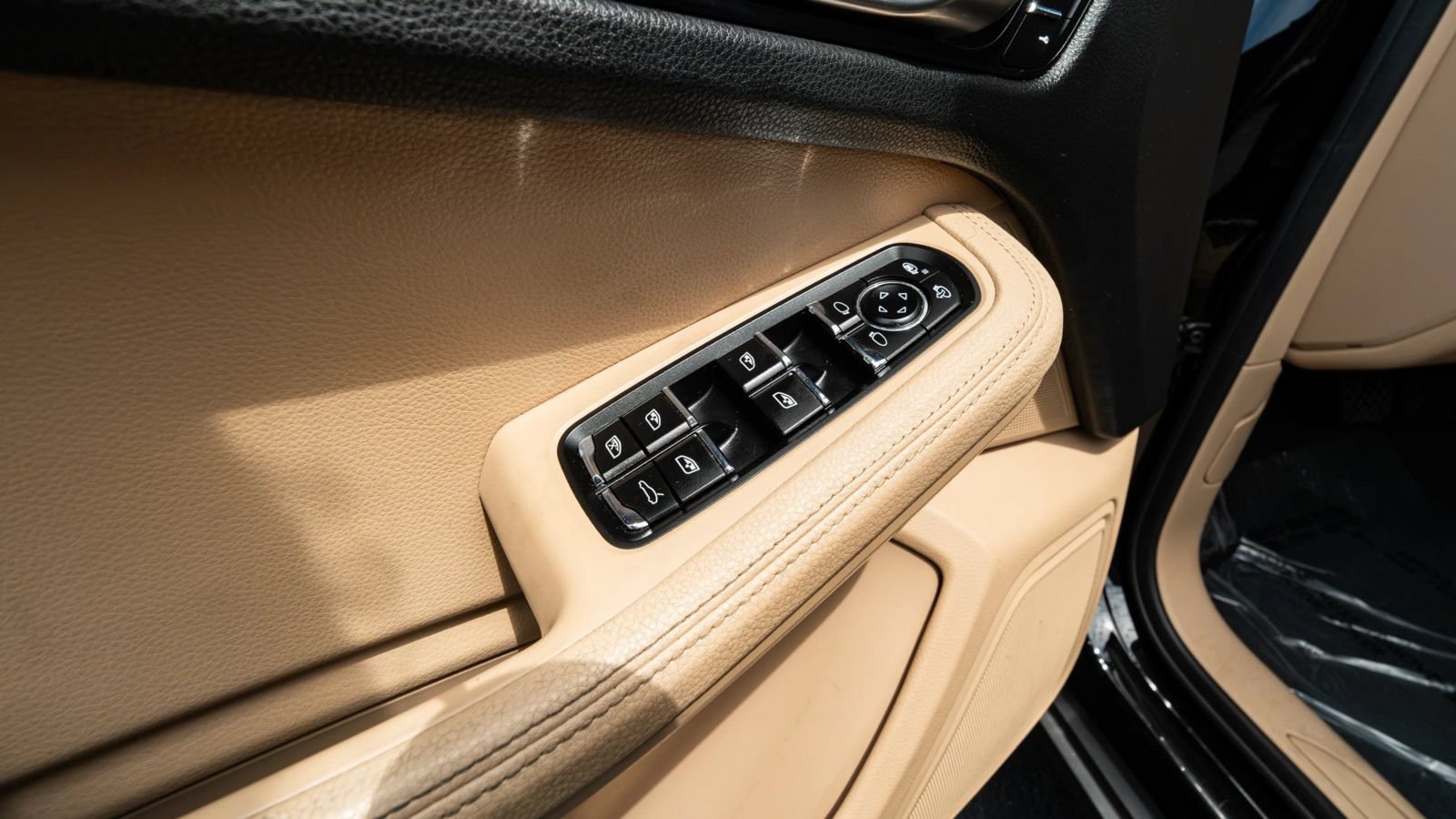 Used 2019 Porsche Macan AWD/4WD image 32