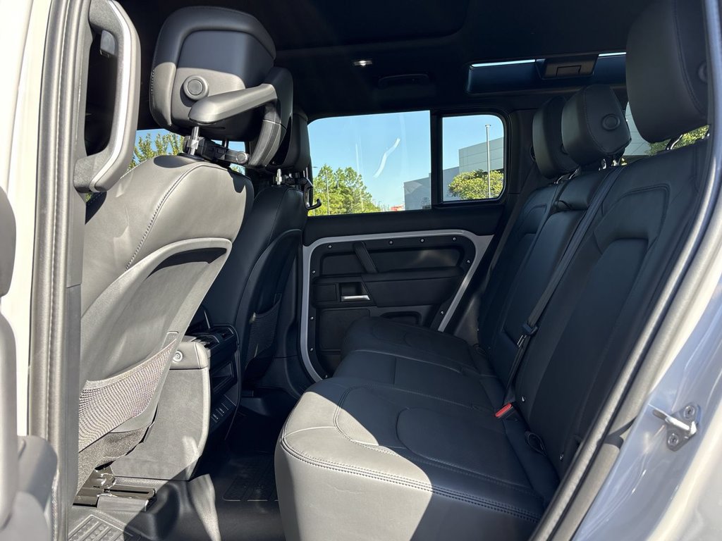 New 2026 Land Rover Defender 110 X-Dynamic SE AWD/4WD image 15