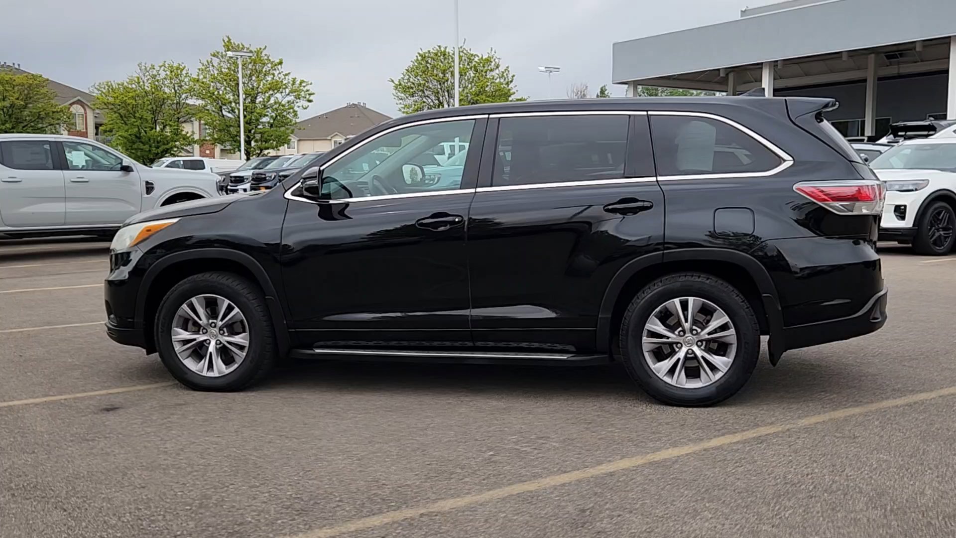 Used 2015 Toyota Highlander Plus AWD/4WD image 24