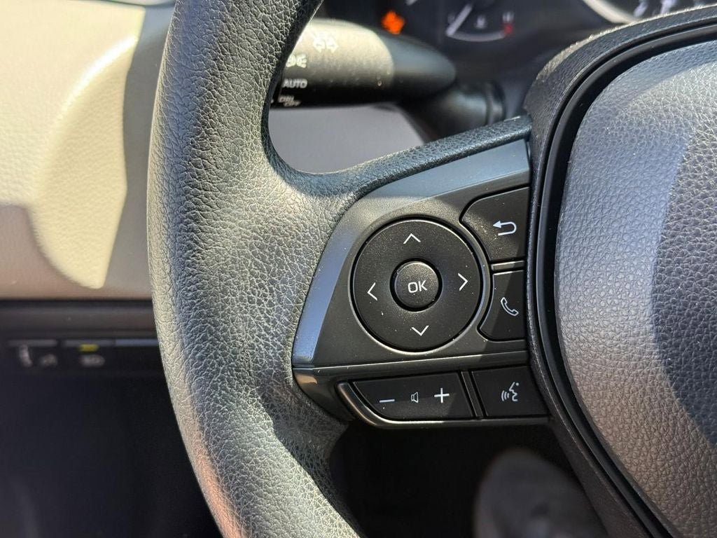 Used 2020 Toyota Corolla LE FWD image 17