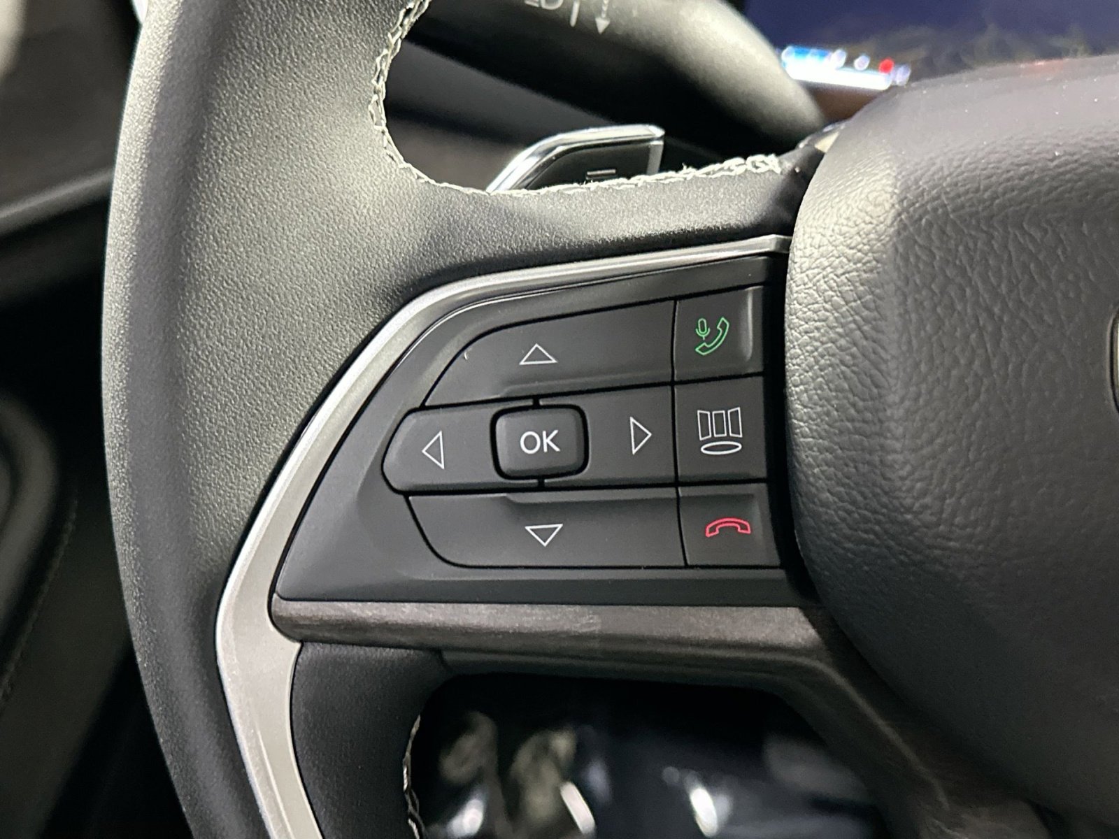 Used 2025 Jeep Grand Cherokee Limited w/ Luxury Tech Group II image 20