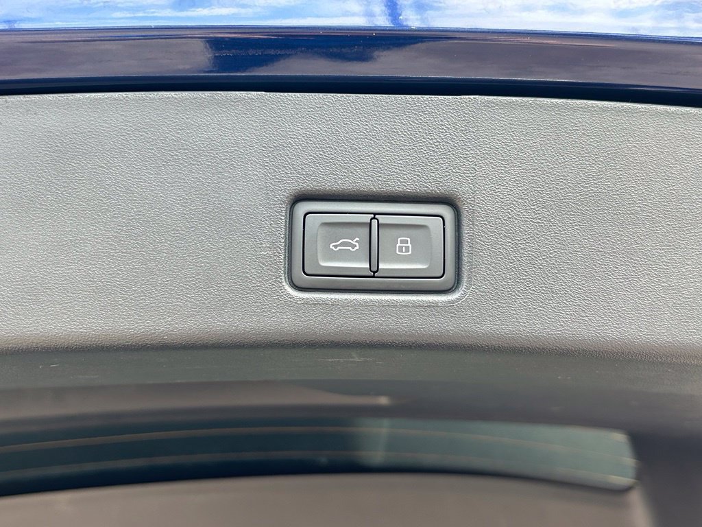 Used 2023 Audi Q4 e-tron Prestige AWD/4WD image 45