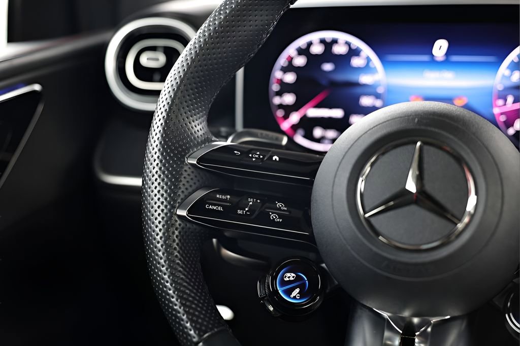 Used 2025 Mercedes-Benz GLC 43 AMG 4MATIC image 41