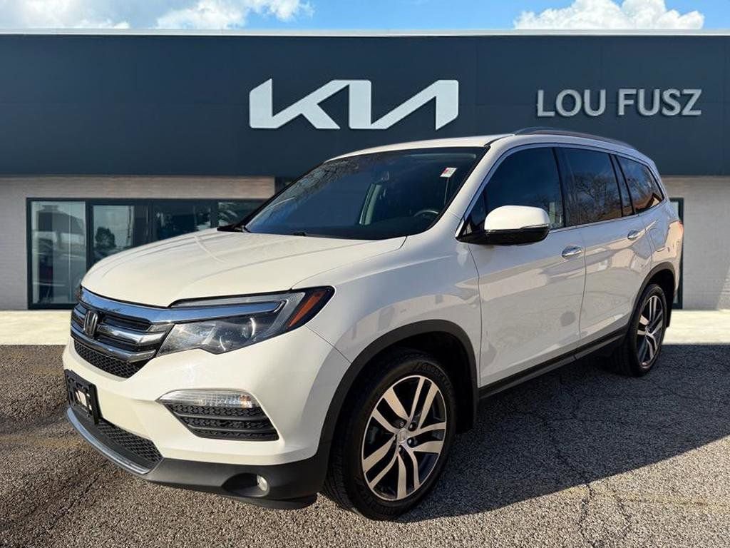 Used 2018 Honda Pilot Touring image 1