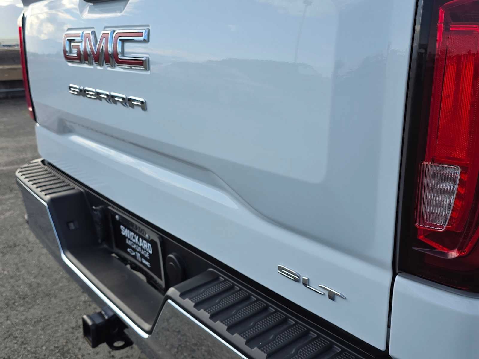 Used 2023 GMC Sierra 1500 SLT w/ SLT Premium Package AWD/4WD image 14