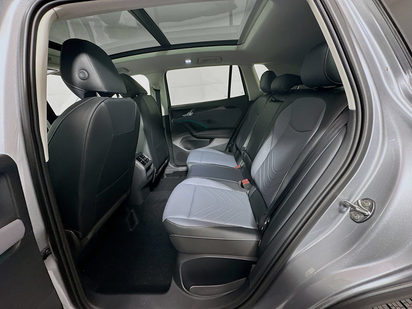 New 2026 Volkswagen Tiguan SE AWD/4WD image 18