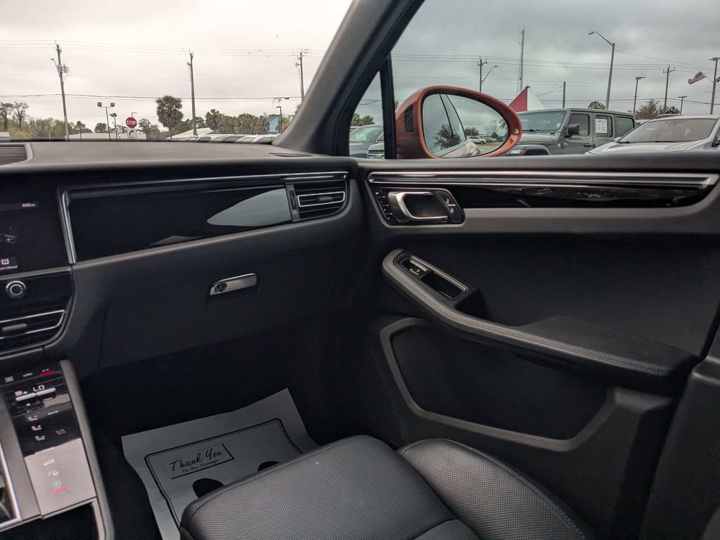 Used 2023 Porsche Macan AWD/4WD image 18