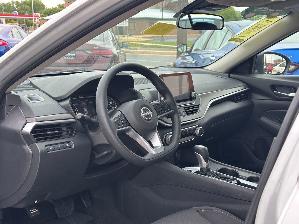 Used 2025 Nissan Altima 2.5 SV FWD image 22
