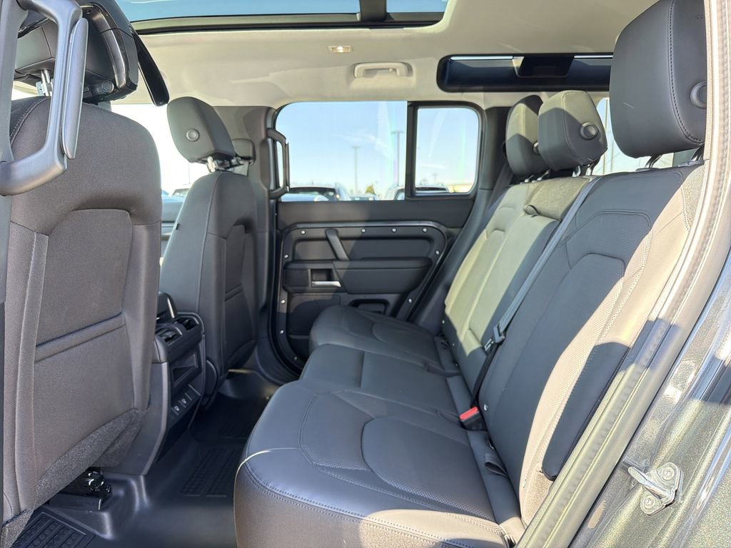 Used 2025 Land Rover Defender 110 S image 5