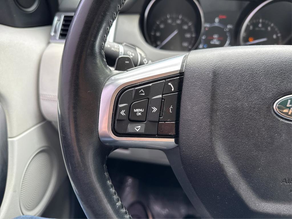 Used 2017 Land Rover Discovery Sport SE AWD/4WD image 29
