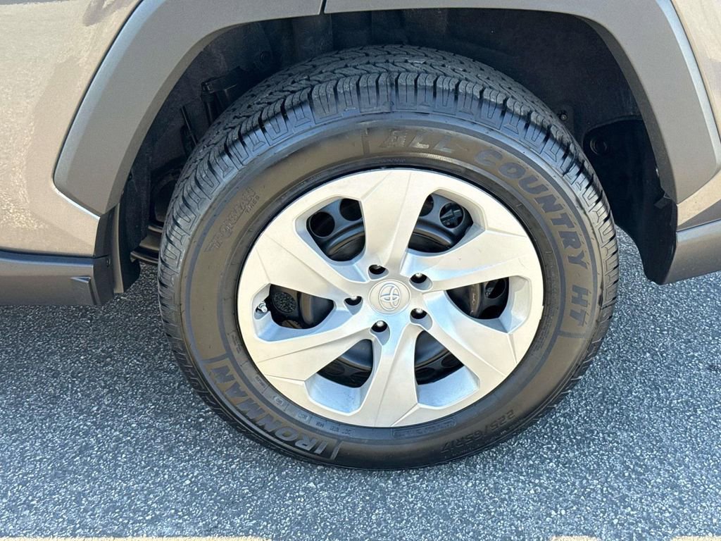 Used 2024 Toyota RAV4 LE image 38
