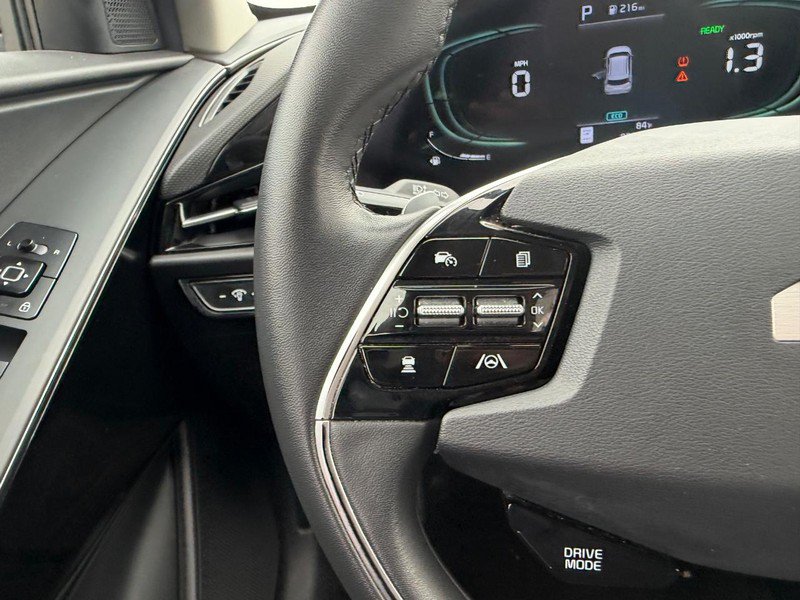 Used 2023 Kia Niro EX FWD image 11