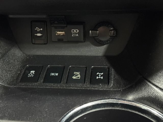 Used 2019 Toyota Highlander SE AWD/4WD image 23
