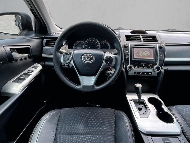 Used 2013 Toyota Camry SE FWD image 7