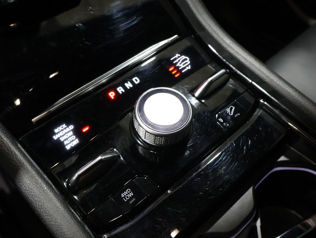 Used 2023 Jeep Grand Cherokee Overland w/ Luxury Tech Group IV image 28