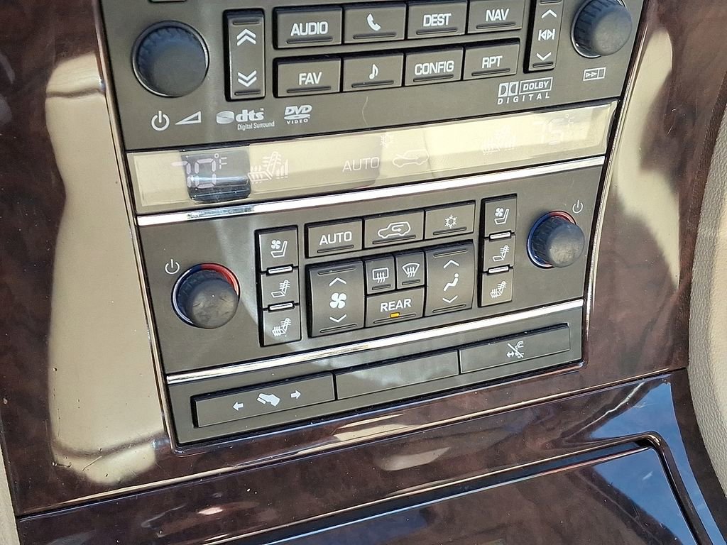 Used 2013 Cadillac Escalade Luxury image 18