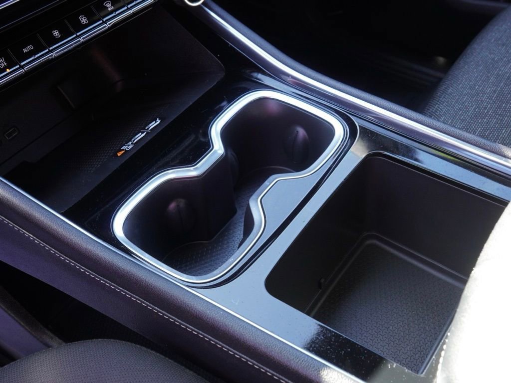 Used 2025 Chevrolet Traverse LT w/ Driver Confidence Package image 17