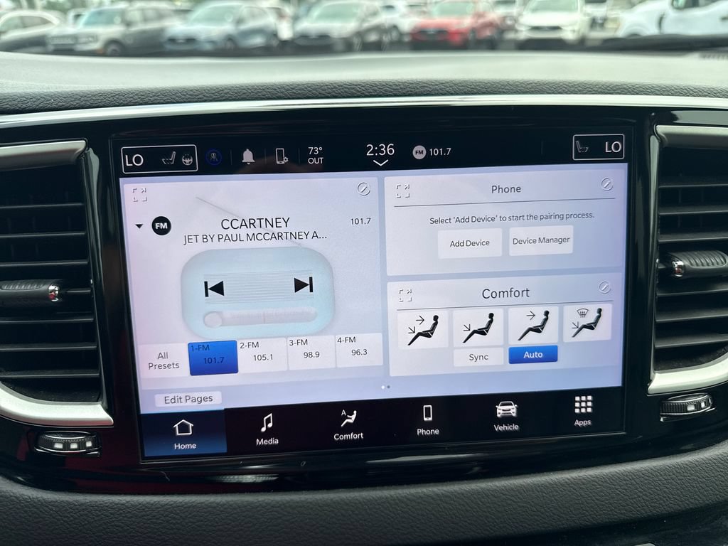 Used 2024 Chrysler Pacifica Touring-L FWD image 12