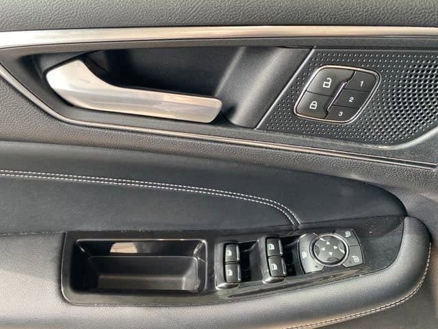 Used 2019 Ford Edge Titanium w/ Cold Weather Package image 16