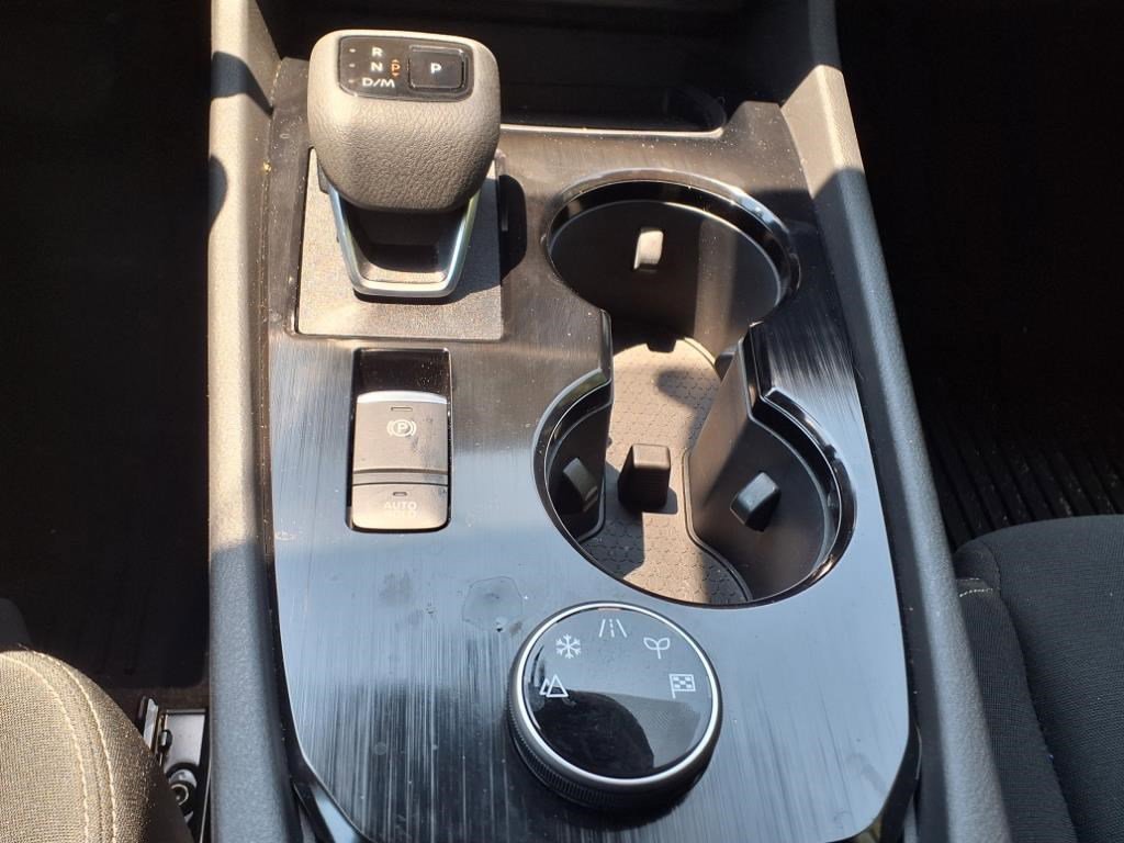 Used 2025 Nissan Rogue S image 18