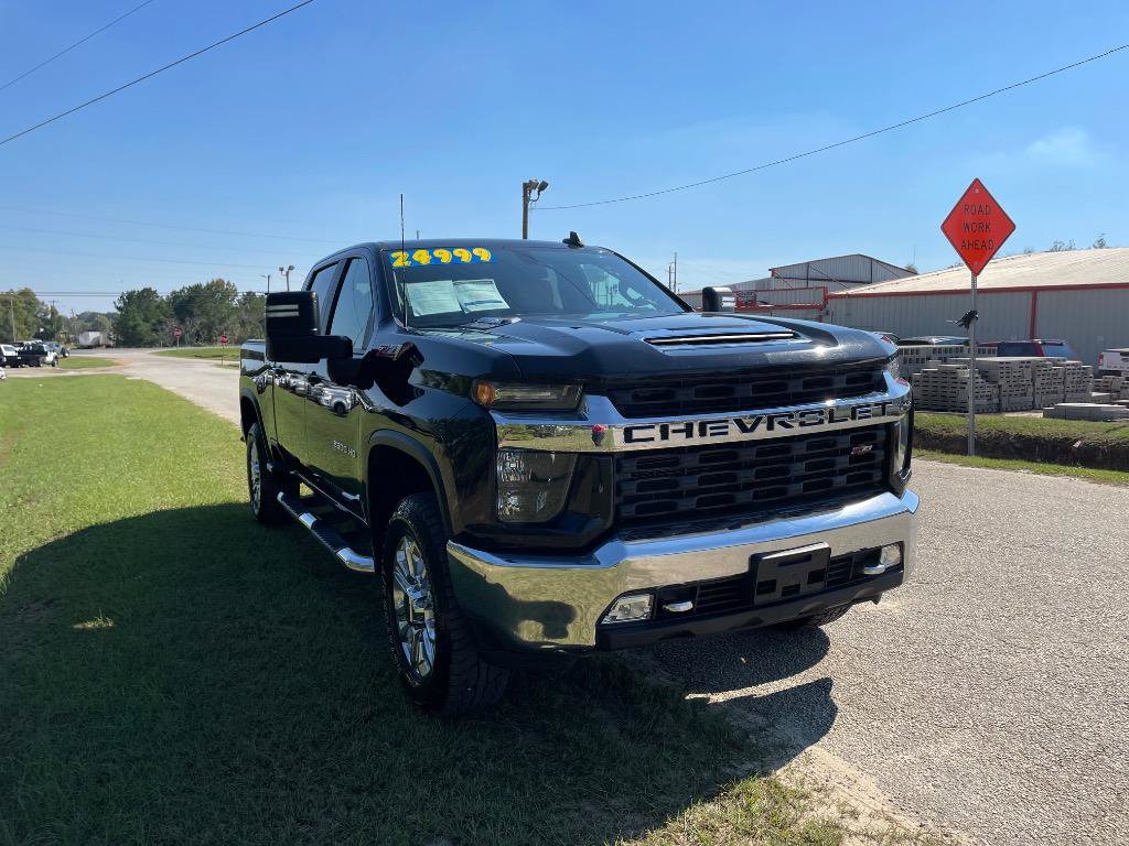 Used 2022 Chevrolet Silverado 2500 LT w/ Convenience Package AWD/4WD image 3