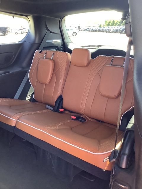Certified 2024 Chrysler Pacifica Pinnacle FWD image 23