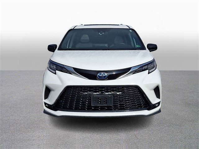 Used 2023 Toyota Sienna XSE w/ XSE Plus Package image 2