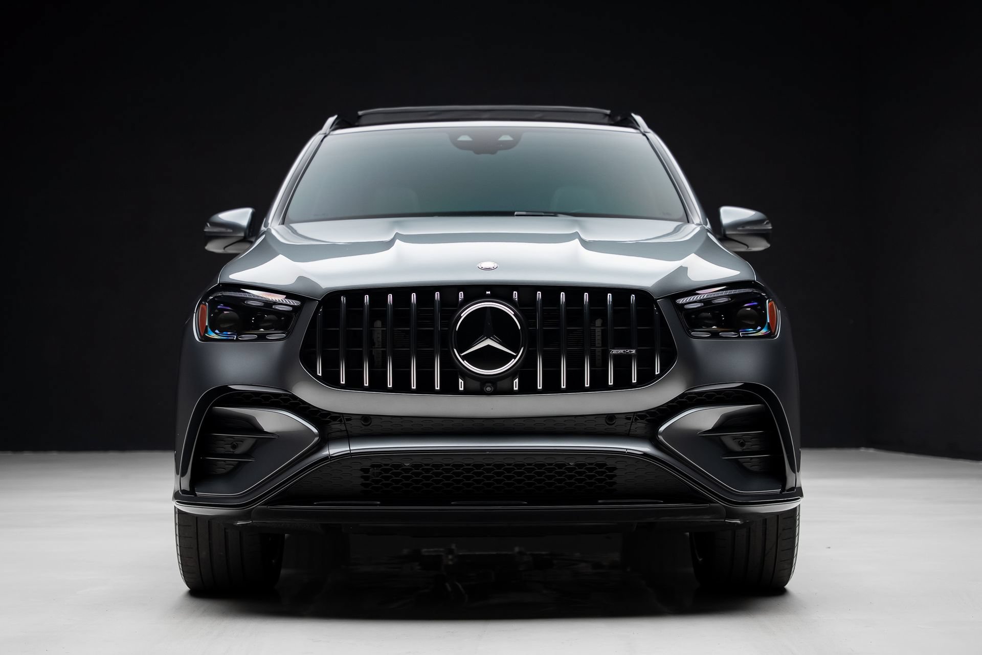 Used 2025 Mercedes-Benz GLE 53 AMG 4MATIC w/ Driver Assistance Package image 8