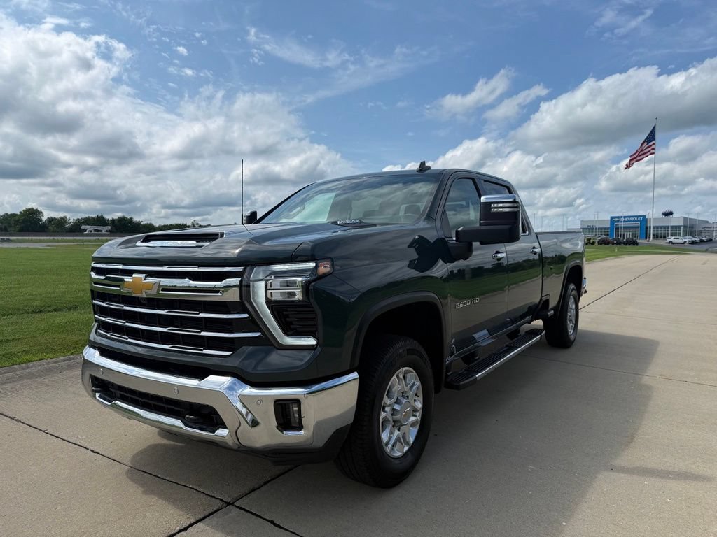 Used 2026 Chevrolet Silverado 2500 LTZ w/ LTZ Premium Package AWD/4WD image 11