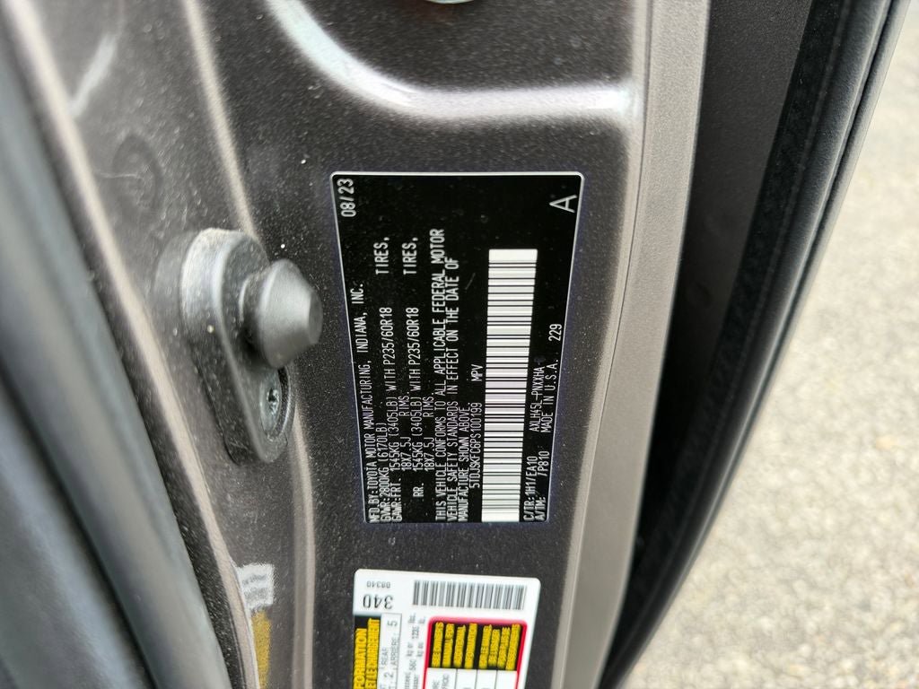 Used 2023 Toyota Sienna XLE w/ XLE Plus Package AWD/4WD image 32