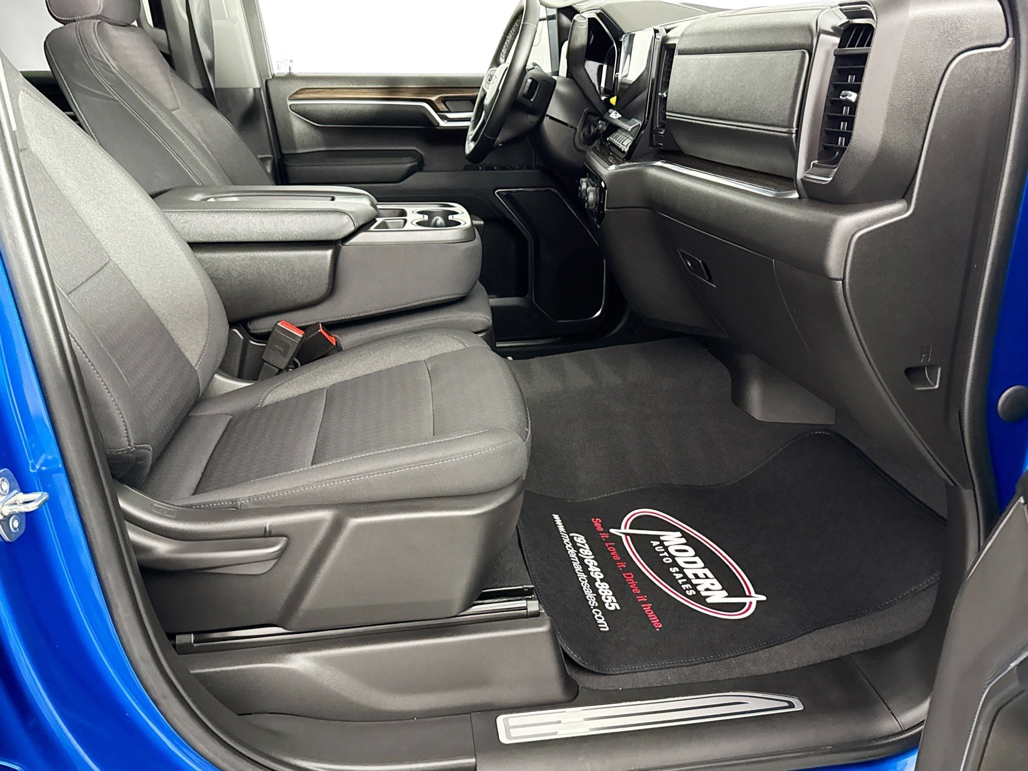 Used 2023 Chevrolet Silverado 1500 LT AWD/4WD image 33