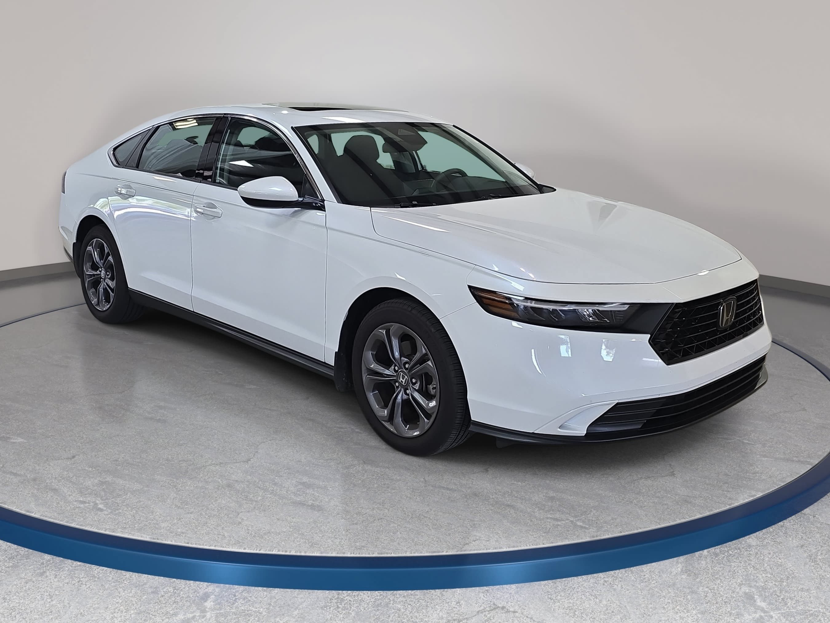 Used 2023 Honda Accord EX image 4